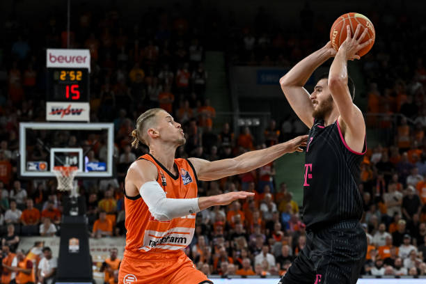 伦的比拼 伦的比拼